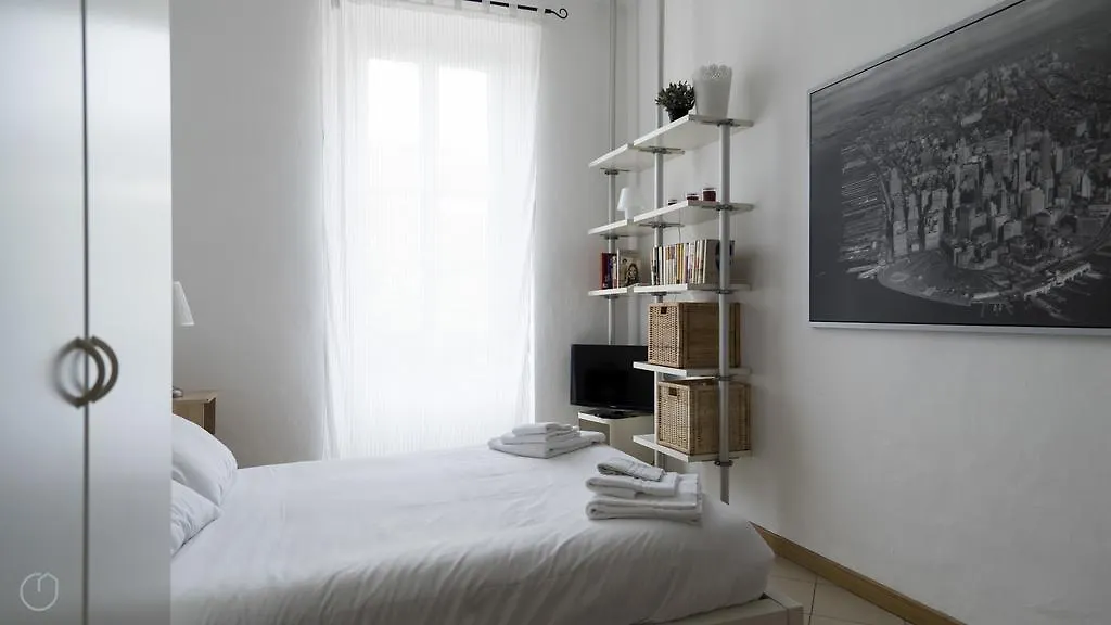 Italianway Apartments - Mantegna Milan 0*,  Italy