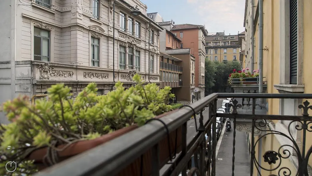 Italianway Apartments - Mantegna Milan 0*,